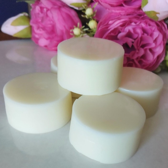 Peppermint and Tea Tree Solid Lotion Bar in a Tin - Picture 3 of 3